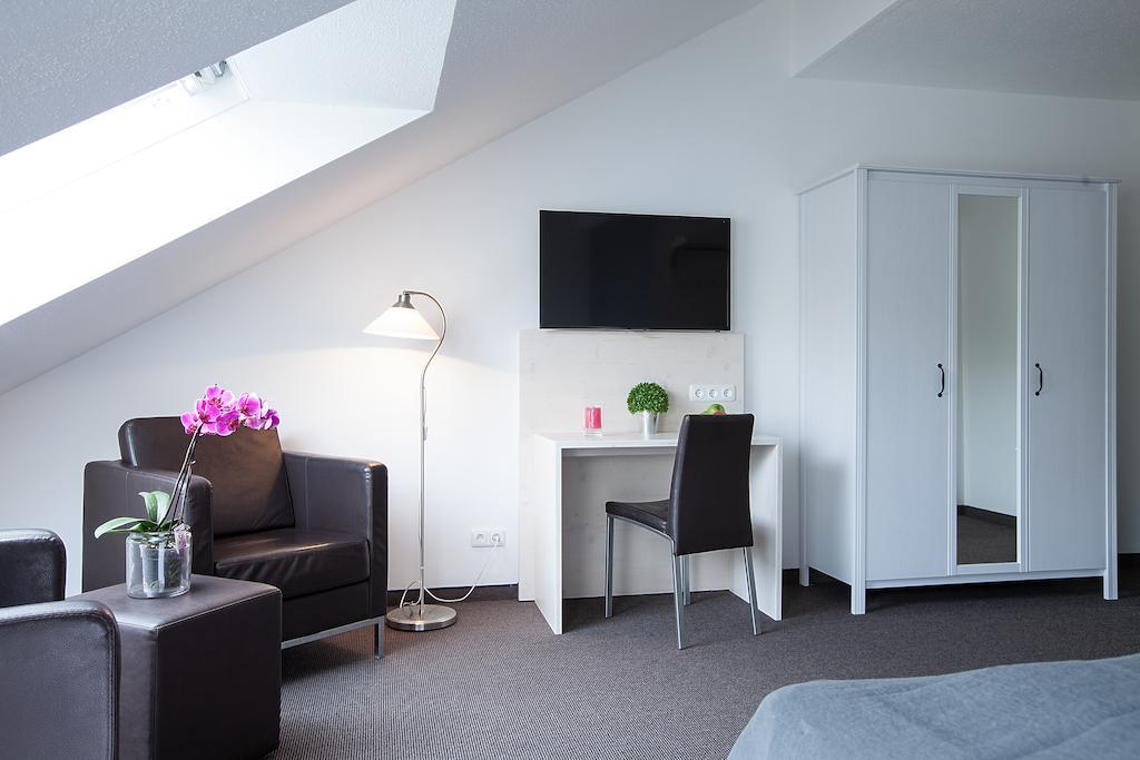 Alpengluehen Smart Hotel Olching Kültér fotó